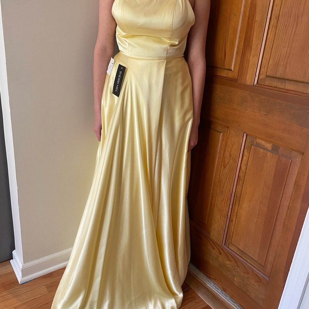 Elegant Yellow Evening Gown